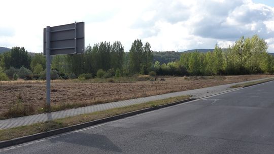 Nähe Autobahn A36 viel Platz für Ihr Gewerbe auf zwei Flurstücken